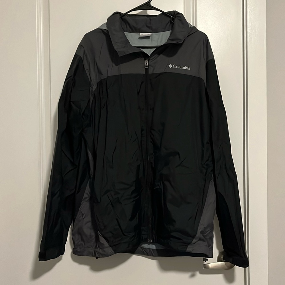 Men’s Columbia Rain jacket, size L